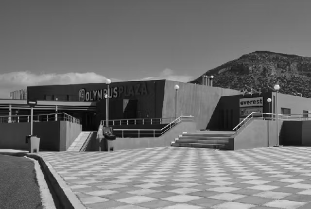 Sea nestanis greyscale 640w